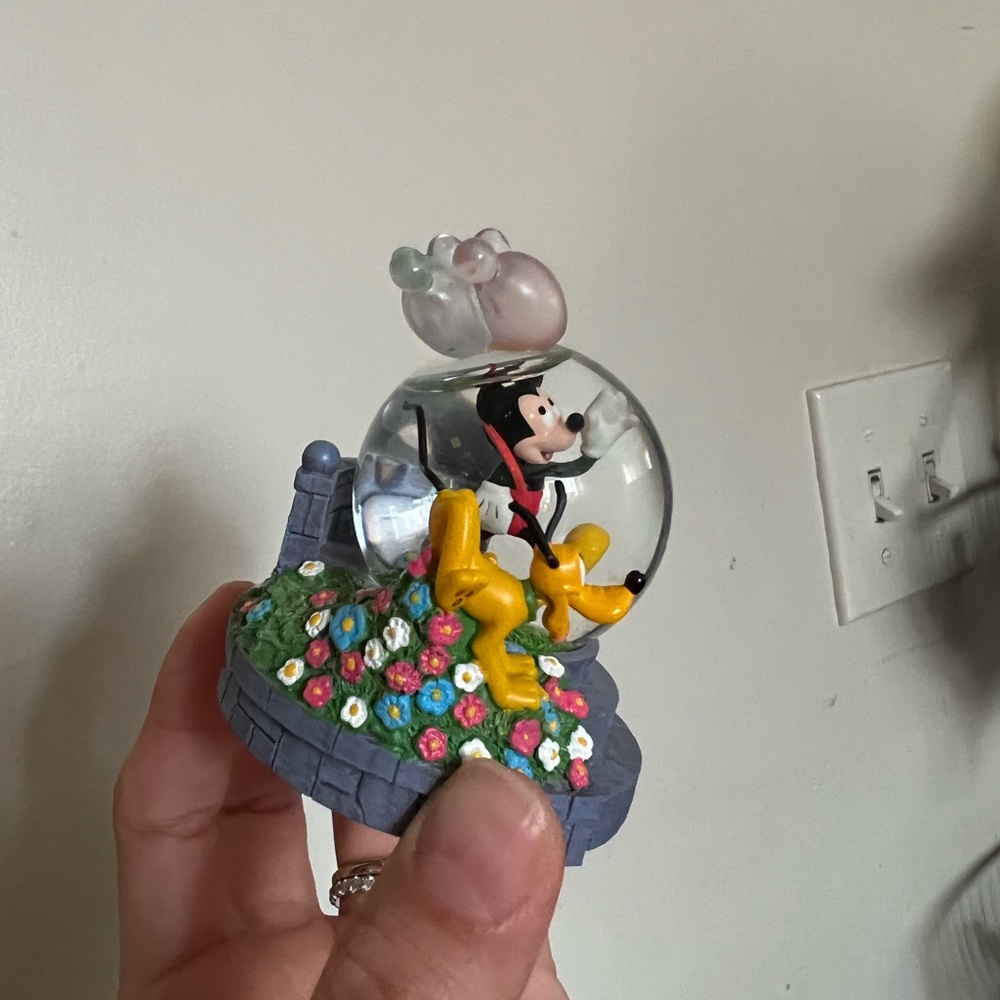 Mickey Mouse - Picture 3 of 3